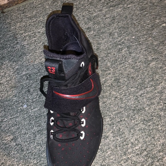 Black and red lebrons - Picture 3 of 3